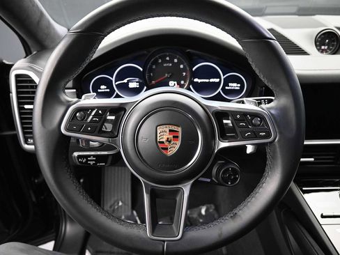 Certified 2023 Porsche Cayenne GTS AWD/4WD image 9