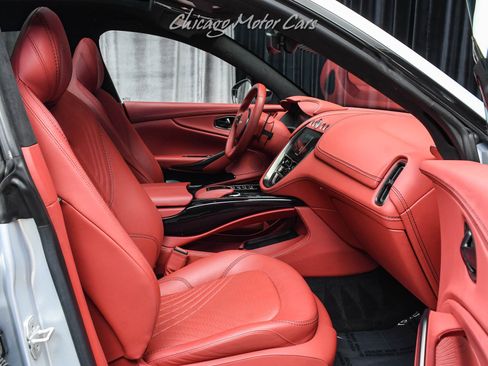 Used 2022 Aston Martin DBX image 22