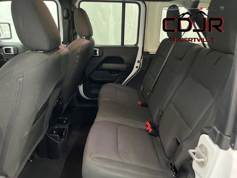 Used 2020 Jeep Wrangler Unlimited Sahara AWD/4WD image 19