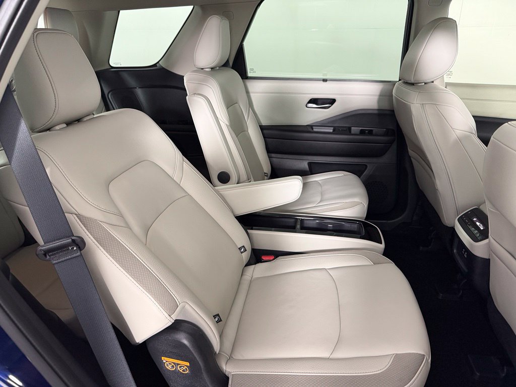 Used 2025 Nissan Pathfinder SL w/ SL Premium Package FWD image 19