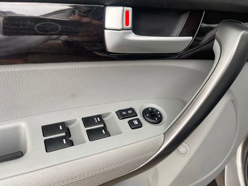 Used 2015 Kia Sorento LX image 15