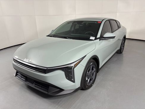 New 2026 Kia K4 FWD image 4
