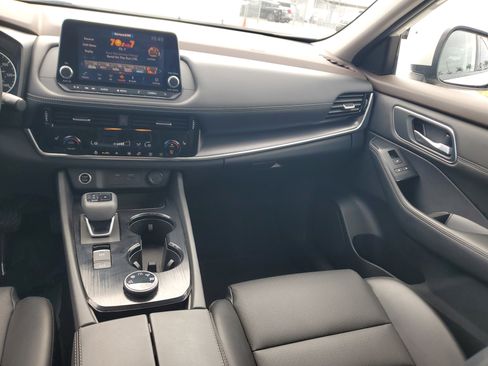 Used 2021 Nissan Rogue SV w/ Premium Package image 18