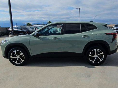 Used 2024 Chevrolet Trax RS w/ Driver Confidence Package FWD image 5
