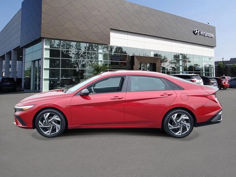 Certified 2025 Hyundai Elantra SEL FWD image 3
