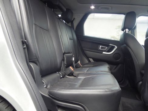 Used 2018 Land Rover Discovery Sport HSE image 16