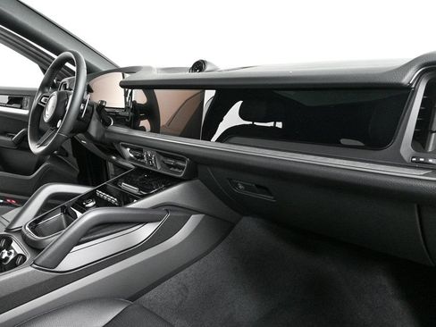 Certified 2026 Porsche Cayenne Coupe AWD/4WD image 25