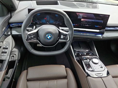 Used 2025 BMW i5 xDrive40 w/ Premium Package AWD/4WD image 12