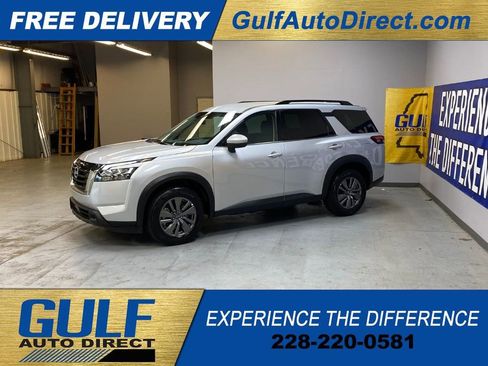 Used 2025 Nissan Pathfinder SV FWD image 5