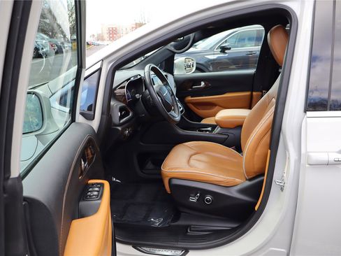 Used 2021 Chrysler Pacifica Pinnacle image 15