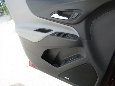 Used 2021 Chevrolet Equinox Premier image 25