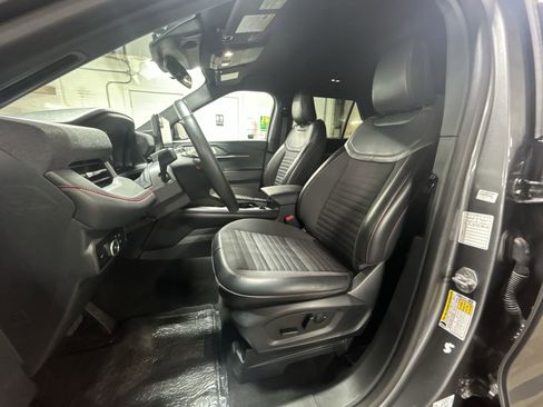 Used 2025 Ford Explorer ST-Line w/ ST-Line Street Pack image 21