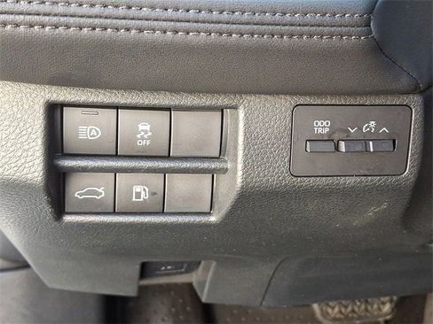 Used 2019 Toyota Avalon XLE image 25