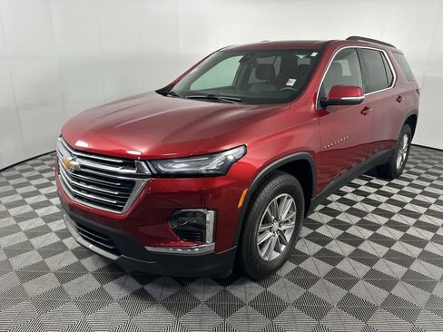 Used 2023 Chevrolet Traverse LT FWD image 2