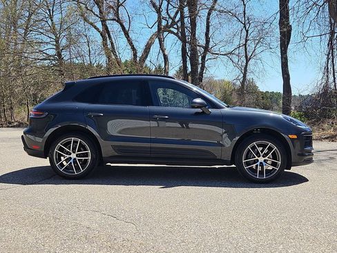 Certified 2024 Porsche Macan AWD/4WD image 8