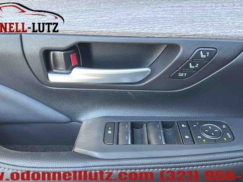 Used 2025 Toyota Grand Highlander AWD image 18