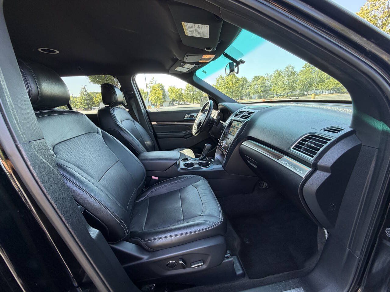 Used 2017 Ford Explorer Limited FWD image 17