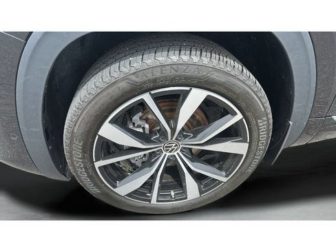 Used 2024 Volkswagen Atlas Cross Sport SEL Premium R-Line AWD/4WD image 25