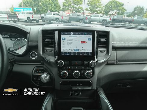 Used 2024 RAM 1500 Laramie AWD/4WD image 11