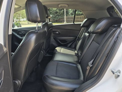 Used 2018 Chevrolet Trax LT w/ LT Convenience Package AWD/4WD image 17