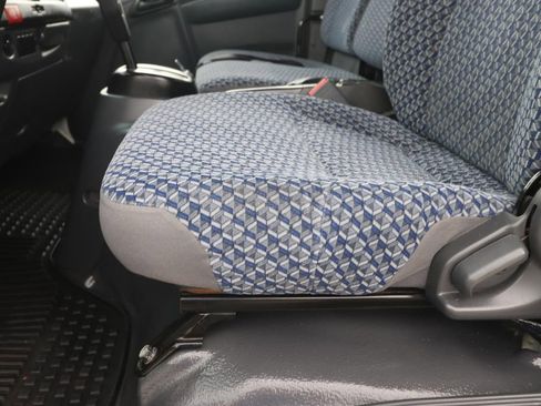 Used 2024 Isuzu NPR image 19