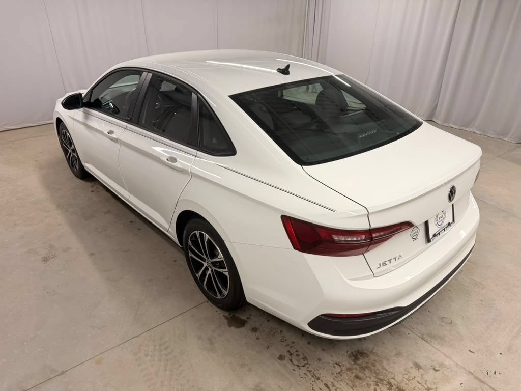 Used 2023 Volkswagen Jetta Sport FWD image 6