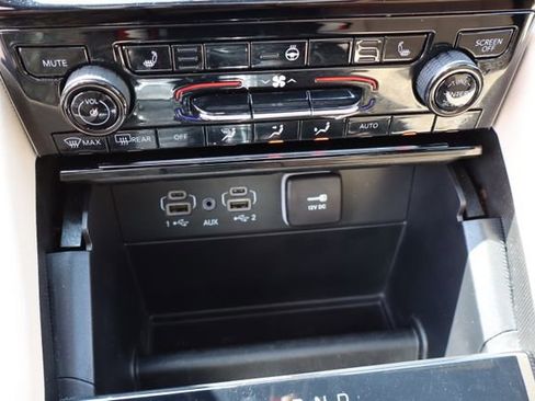 Used 2024 Jeep Grand Cherokee Limited w/ Black Appearance Package AWD/4WD image 22