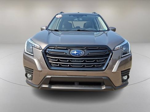 Used 2024 Subaru Forester Premium AWD/4WD image 3