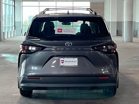 Used 2025 Toyota Sienna XLE w/ XLE Plus Package AWD/4WD image 9