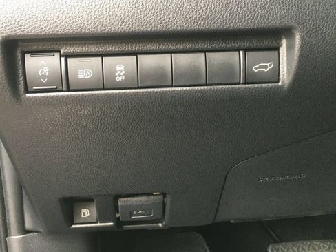 Used 2023 Toyota Venza XLE AWD/4WD image 17