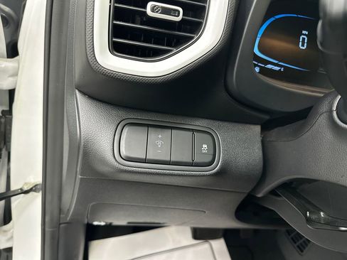 Certified 2023 Hyundai Venue Limited w/ Cargo Package image 30