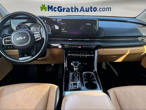 Used 2022 Kia Carnival EX image 8