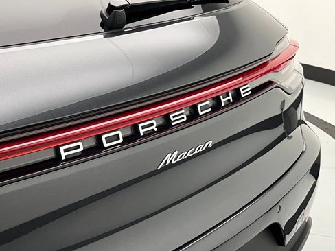 Used 2021 Porsche Macan image 44