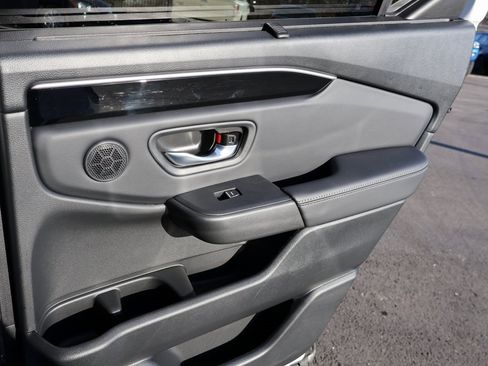 Certified 2025 Honda Pilot Touring image 15