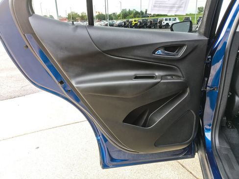 Used 2022 Chevrolet Equinox LT FWD image 11