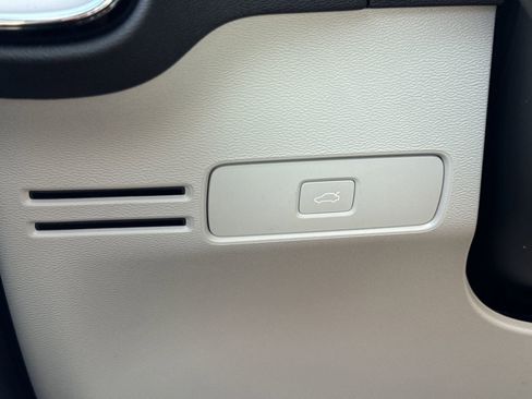 New 2026 Volvo XC40 B5 Plus w/ Protection Package Premier image 20