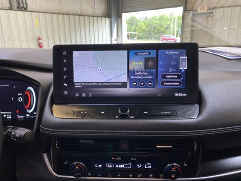Used 2025 Nissan Rogue SL w/ Tech Package FWD image 38