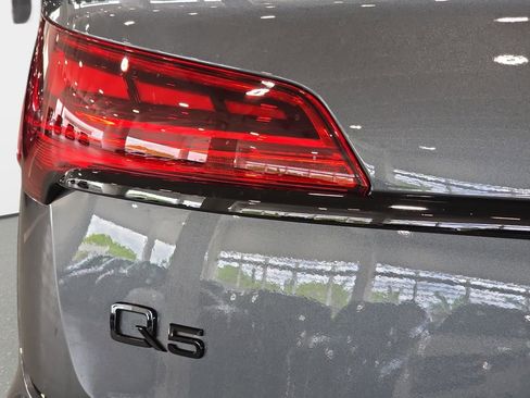 Used 2023 Audi Q5 2.0T Premium Plus w/ Premium Plus Package AWD/4WD image 32