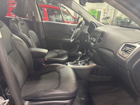 Used 2018 Jeep Compass Latitude w/ Cold Weather Group image 9