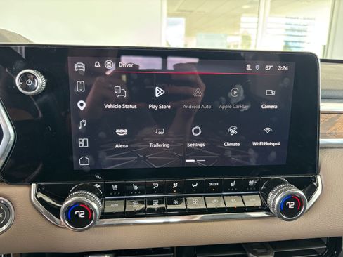 Used 2025 GMC Canyon Denali AWD/4WD image 14