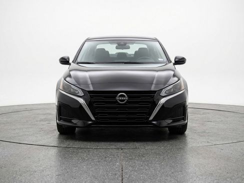 Used 2025 Nissan Altima 2.5 SV image 2