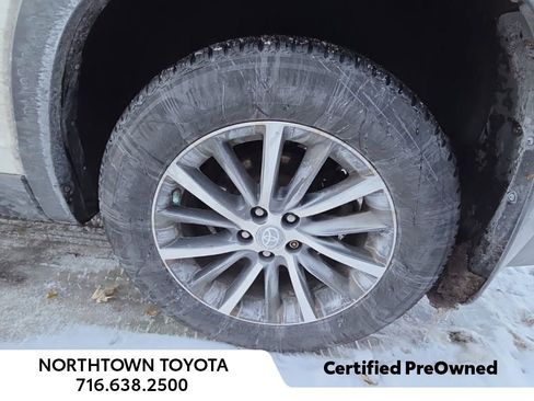 Used 2019 Toyota Highlander XLE image 12