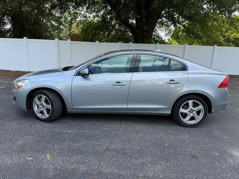Used 2013 Volvo S60 T5 FWD image 2