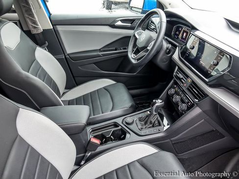 Used 2023 Volkswagen Taos SEL image 28