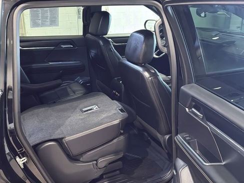 Used 2024 GMC Acadia Elevation w/ Super Cruise Package AWD/4WD image 15