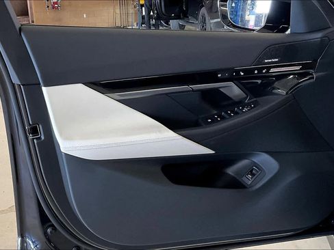 Certified 2025 BMW 530i 530i w/ M Sport Package image 10