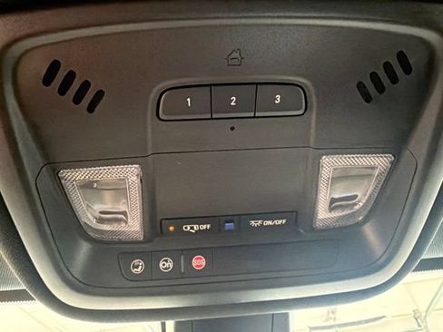 Used 2023 Chevrolet Traverse LT FWD image 26