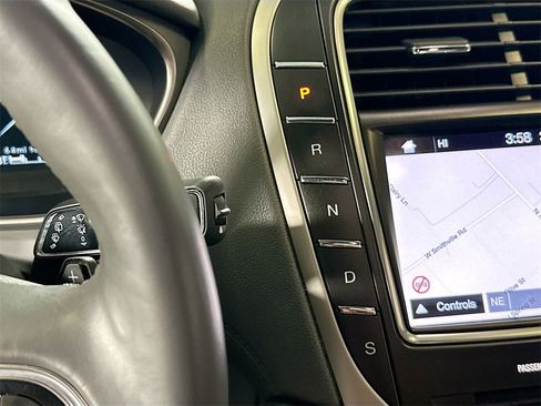 Used 2019 Lincoln Nautilus Reserve image 18