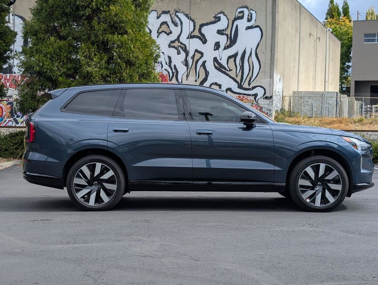 Used 2025 Volvo EX90 Plus AWD/4WD image 8