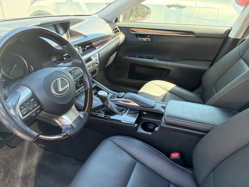 Used 2016 Lexus ES 300h w/ Navigation System Package FWD image 6